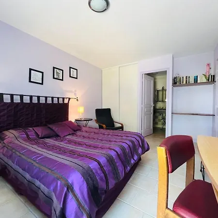 Casa De La Haye : Gite 8 Semesterbostad Avrillé